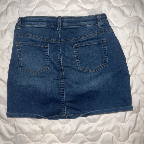 💕5/$25 Girls jean skirt - Picture 2 of 2